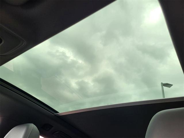 Photo of 2025 Glacier White Metallic Audi Q7