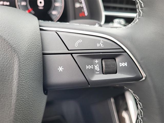 Photo of 2025 Glacier White Metallic Audi Q7