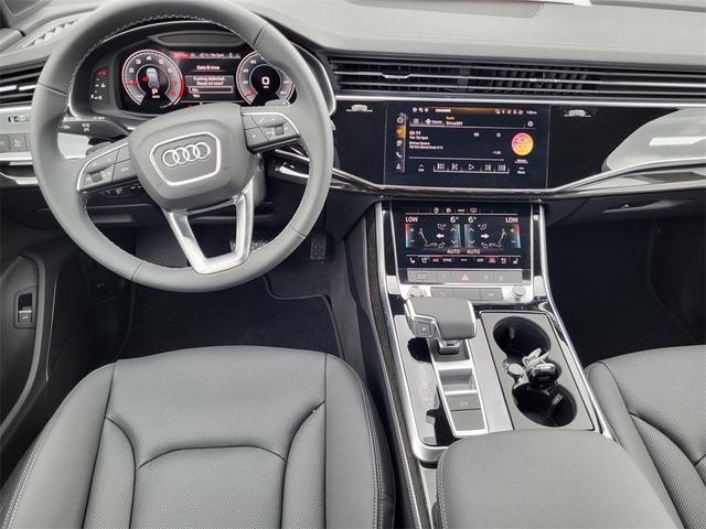 Photo of 2025 Glacier White Metallic Audi Q7