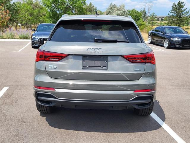 Photo of 2024 Gray Metallic Audi Q3