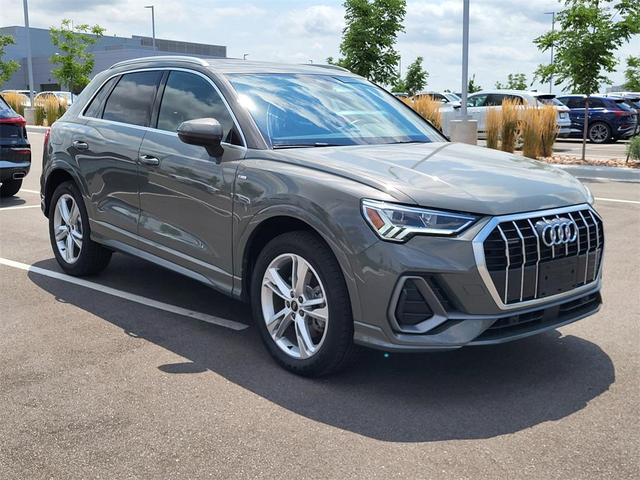 Photo of 2024 Gray Metallic Audi Q3