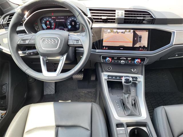 Photo of 2024 Gray Metallic Audi Q3