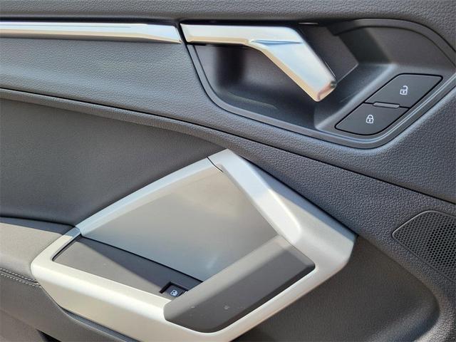 Photo of 2024 Gray Metallic Audi Q3