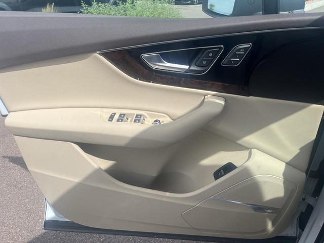 Photo of 2018 White Audi Q7