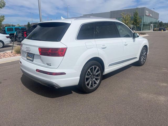 Photo of 2018 White Audi Q7