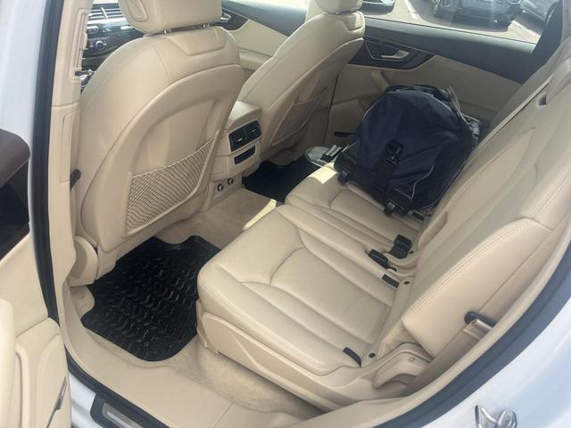 Photo of 2018 White Audi Q7