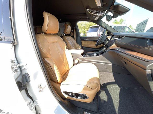 Photo of 2021 Bright White Clearcoat Jeep Grand Cherokee L