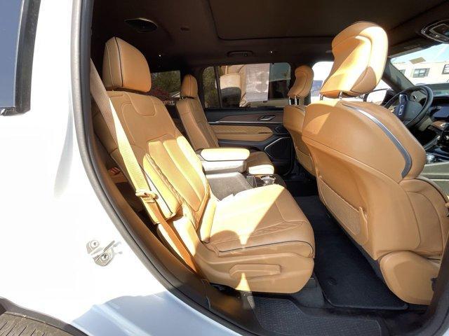 Photo of 2021 Bright White Clearcoat Jeep Grand Cherokee L