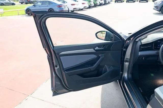 Photo of 2025 Platinum Gray Metallic Volkswagen Jetta
