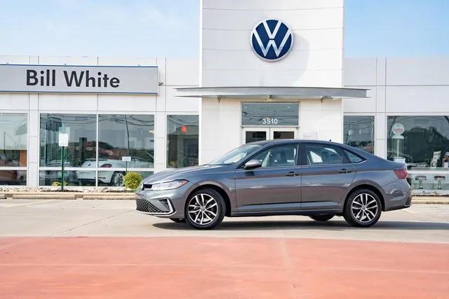 Photo of 2025 Platinum Gray Metallic Volkswagen Jetta