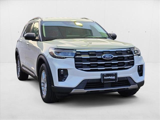 Photo of 2025 Star White Metallic Tri-Coat Ford Explorer