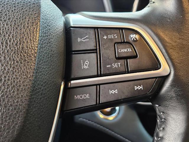 Photo of 2023 Gray Toyota Highlander Hybrid