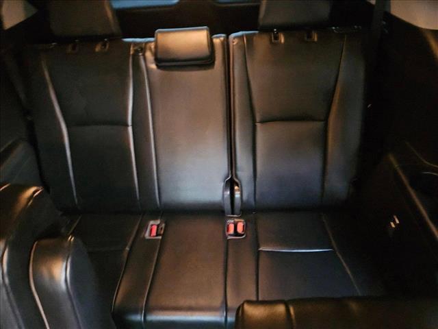 Photo of 2023 Gray Toyota Highlander Hybrid