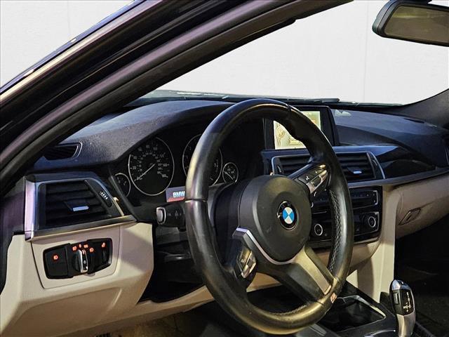 Photo of 2016 Imperial Blue Metallic BMW 320