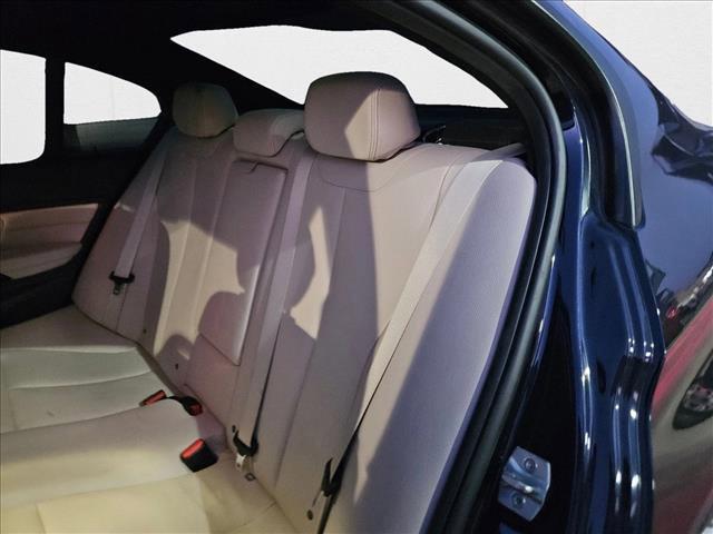 Photo of 2016 Imperial Blue Metallic BMW 320