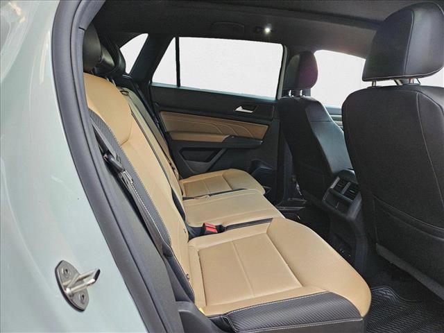 Photo of 2021 Pure White Volkswagen Atlas Cross Sport