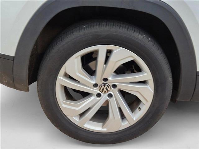 Photo of 2021 Pure White Volkswagen Atlas Cross Sport