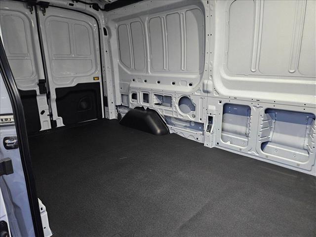 Photo of 2025 Oxford White Ford Transit-250