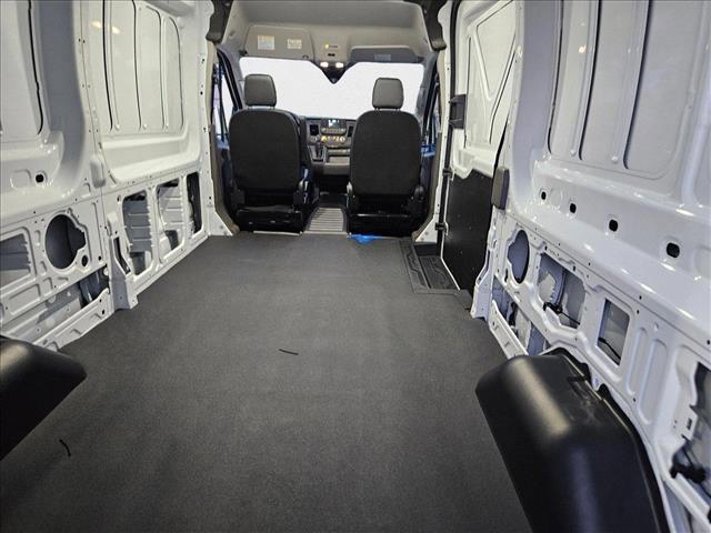 Photo of 2025 Oxford White Ford Transit-250