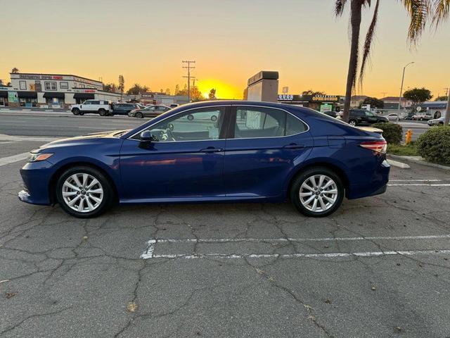 Photo of 2018 Blue Toyota Camry