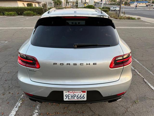 Photo of 2017 Rhodium Silver Metallic Porsche Macan