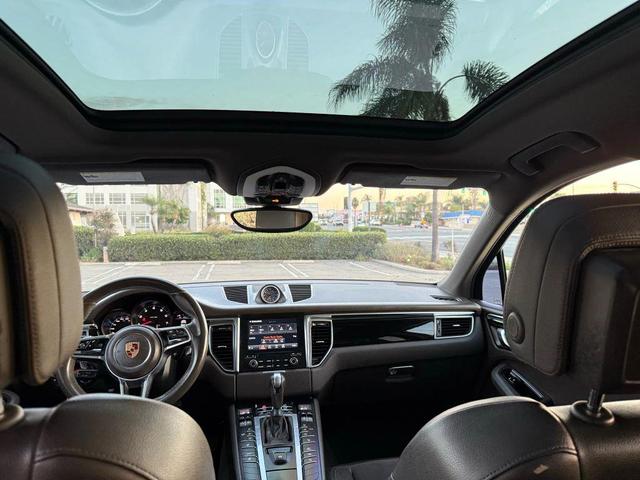 Photo of 2017 Rhodium Silver Metallic Porsche Macan
