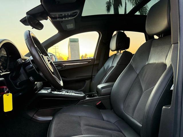 Photo of 2017 Rhodium Silver Metallic Porsche Macan