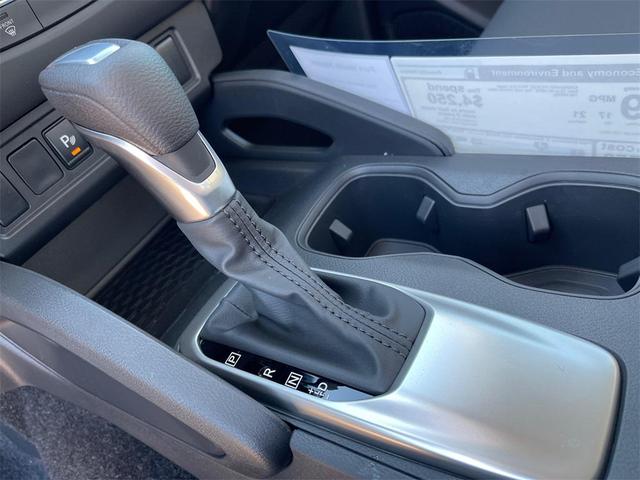 Photo of 2025 Glacier White Nissan Frontier