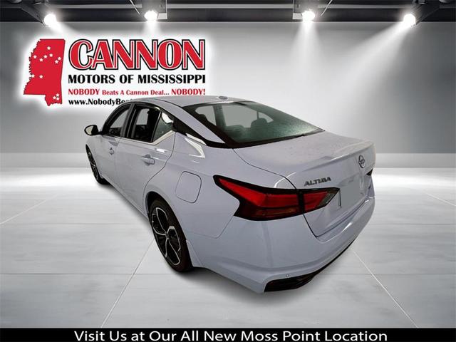 Photo of 2025 Gray Sky Pearl Nissan Altima