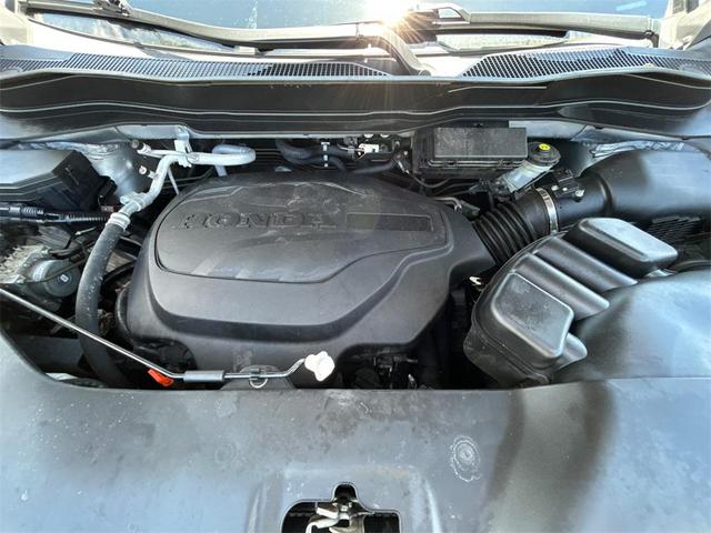 Photo of 2021 Lunar Silver Metallic Honda Pilot