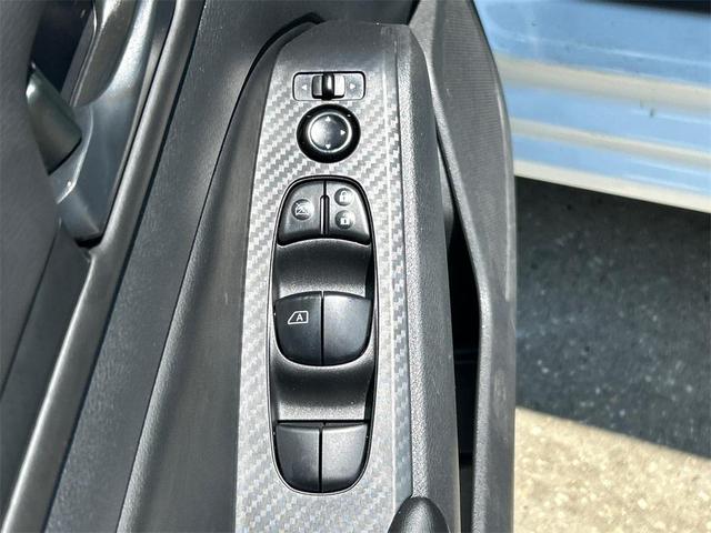Photo of 2024 Glacier White Nissan Altima