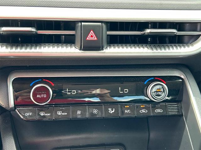 Photo of 2023 Glacial White Pearl Kia K5