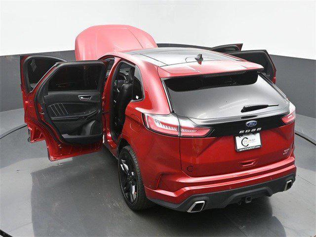 Photo of 2022 Rapid Red Metallic Tinted Clearcoat Ford Edge