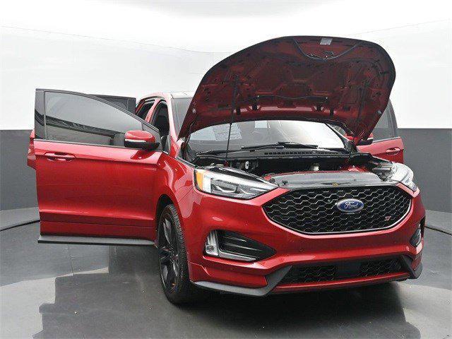 Photo of 2022 Rapid Red Metallic Tinted Clearcoat Ford Edge