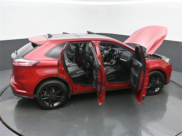 Photo of 2022 Rapid Red Metallic Tinted Clearcoat Ford Edge