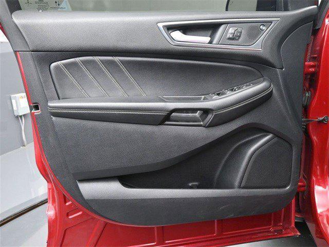 Photo of 2022 Rapid Red Metallic Tinted Clearcoat Ford Edge