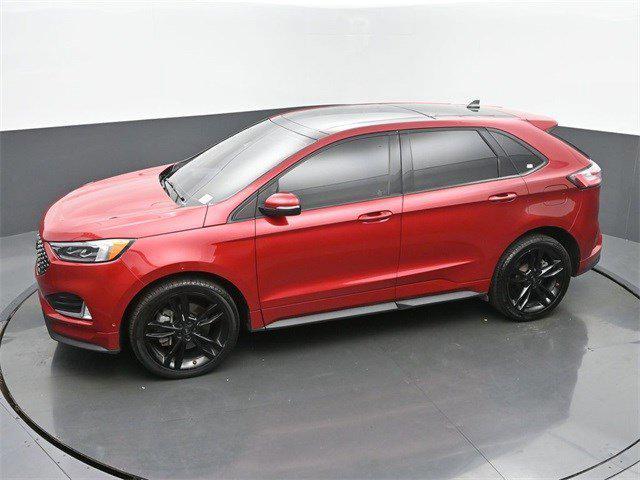 Photo of 2022 Rapid Red Metallic Tinted Clearcoat Ford Edge