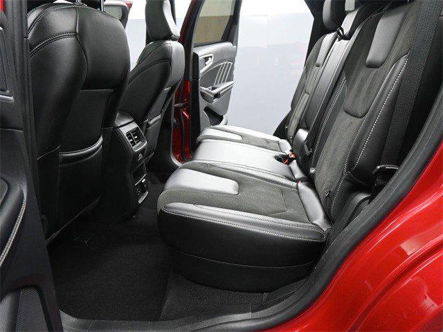 Photo of 2022 Rapid Red Metallic Tinted Clearcoat Ford Edge