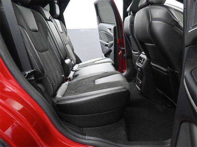 Photo of 2022 Rapid Red Metallic Tinted Clearcoat Ford Edge