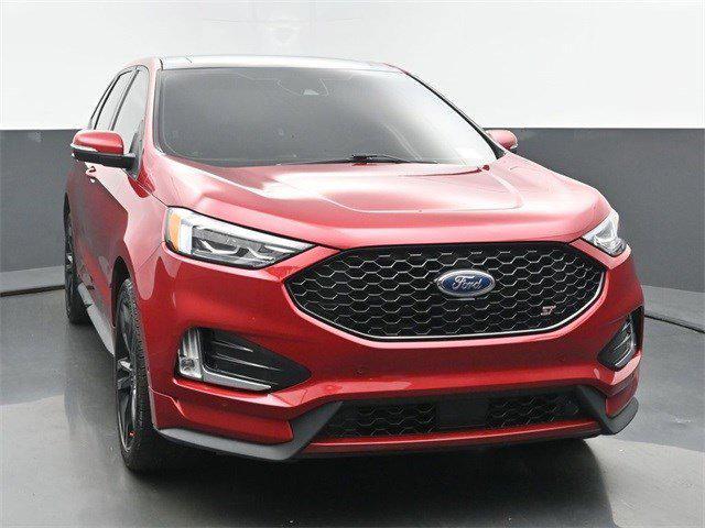 Photo of 2022 Rapid Red Metallic Tinted Clearcoat Ford Edge