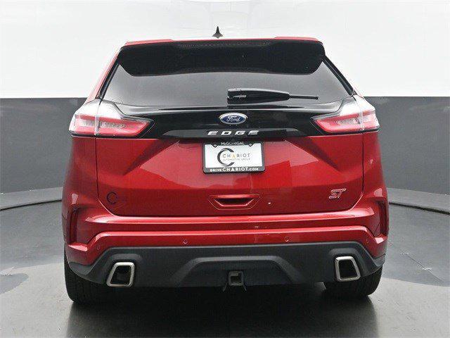 Photo of 2022 Rapid Red Metallic Tinted Clearcoat Ford Edge