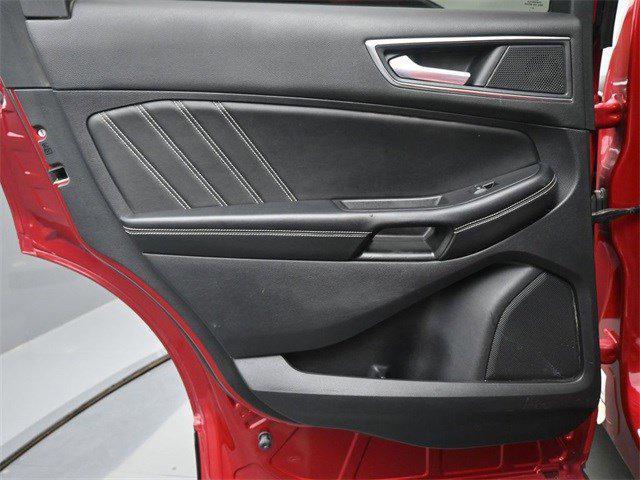 Photo of 2022 Rapid Red Metallic Tinted Clearcoat Ford Edge