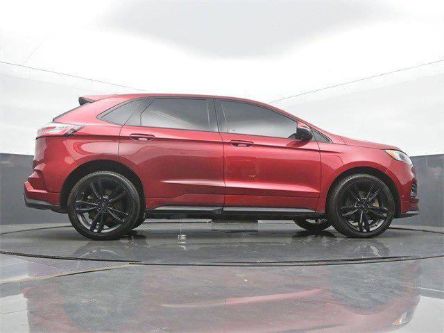 Photo of 2022 Rapid Red Metallic Tinted Clearcoat Ford Edge