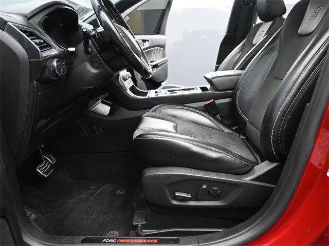 Photo of 2022 Rapid Red Metallic Tinted Clearcoat Ford Edge