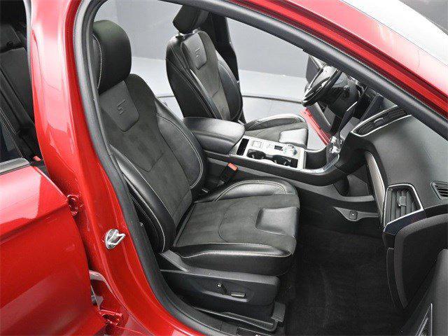 Photo of 2022 Rapid Red Metallic Tinted Clearcoat Ford Edge