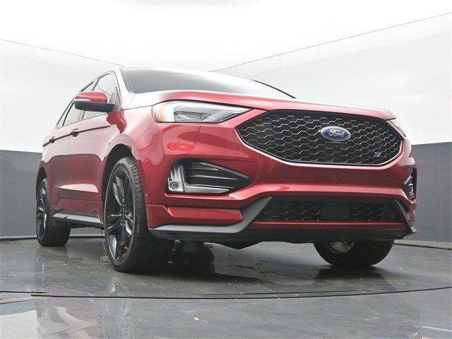 Photo of 2022 Rapid Red Metallic Tinted Clearcoat Ford Edge