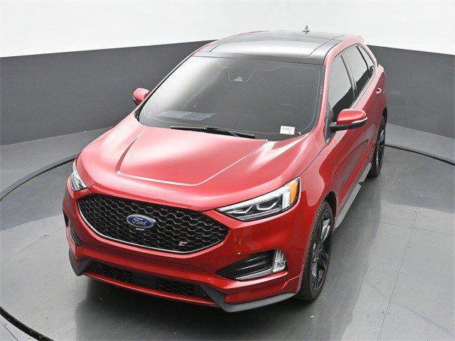 Photo of 2022 Rapid Red Metallic Tinted Clearcoat Ford Edge