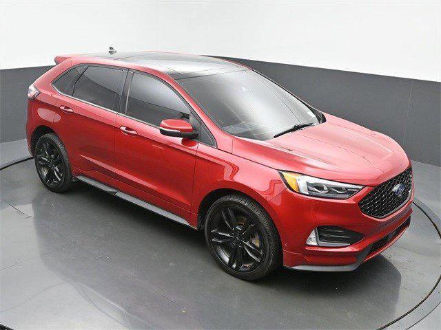 Photo of 2022 Rapid Red Metallic Tinted Clearcoat Ford Edge