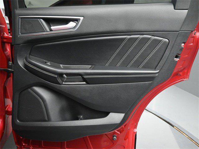 Photo of 2022 Rapid Red Metallic Tinted Clearcoat Ford Edge