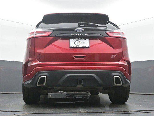 Photo of 2022 Rapid Red Metallic Tinted Clearcoat Ford Edge